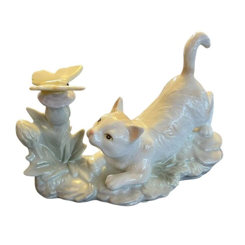 Seymour Mann Connisseur Collection 1998 Bernini Design Cat Looking‎ at Butterfly